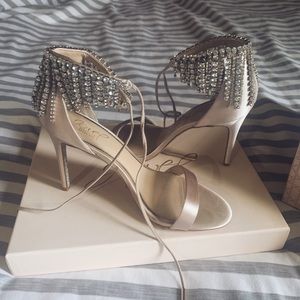 Jewel Badgley Mischka Darielle fabric classic pump